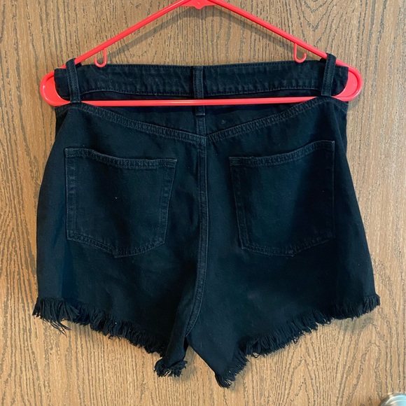 HIGHWASTED SHORTS - Picture 3 of 5